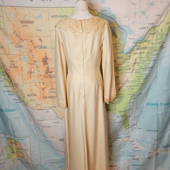 Vintage 1960s Wedding Dress Formal Gown Bride With Pearls & Lace. - Picture 7 of 16